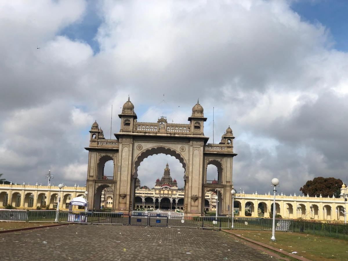 Skyhouse Homestay Mysore Eksteriør bilde